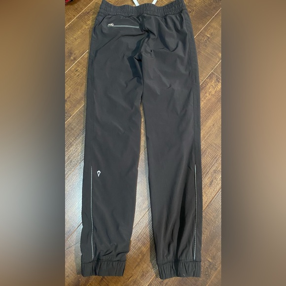 Ivivva Train to Win pants size 10 - Picture 4 of 8